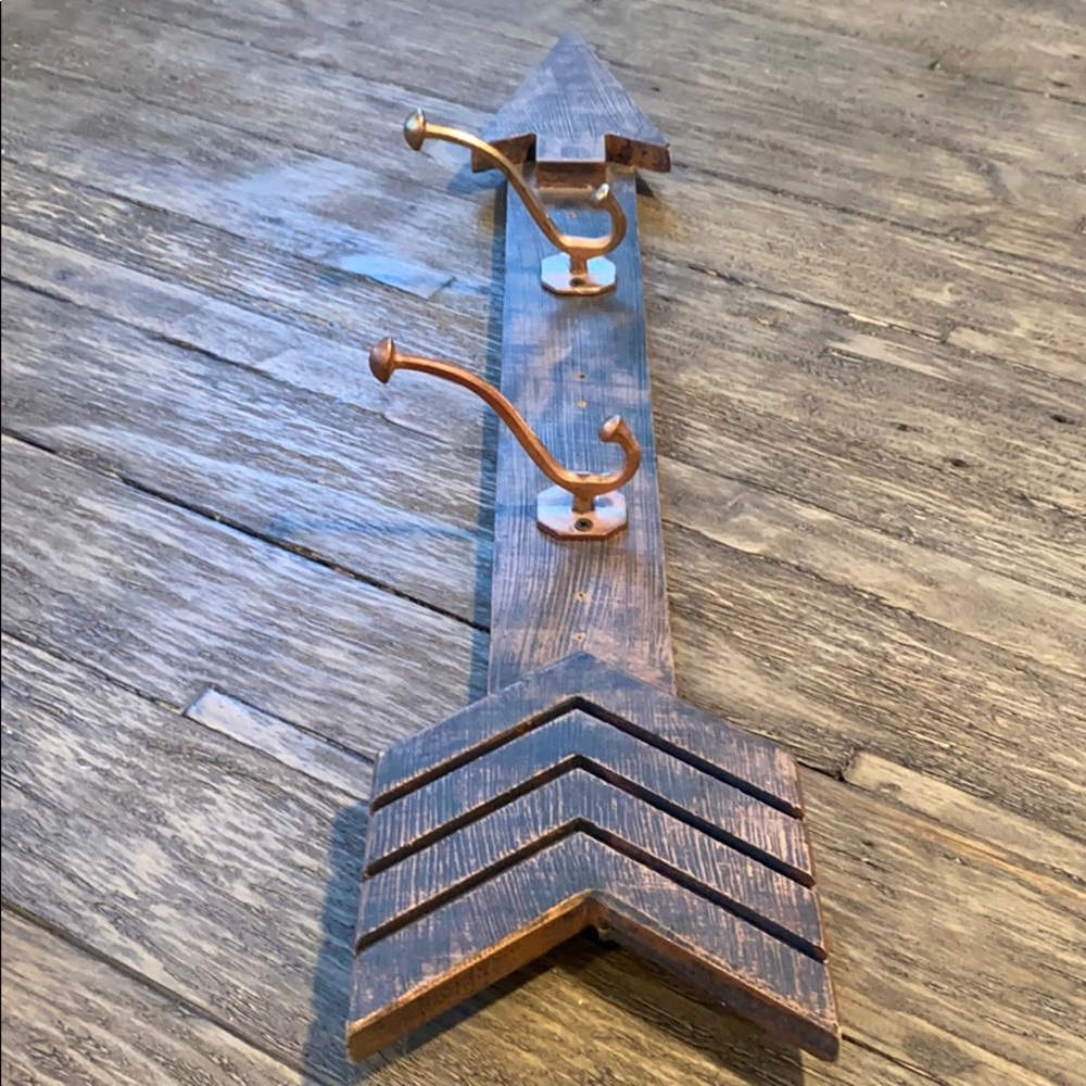 Copper Distressed Arrow Wall Rack